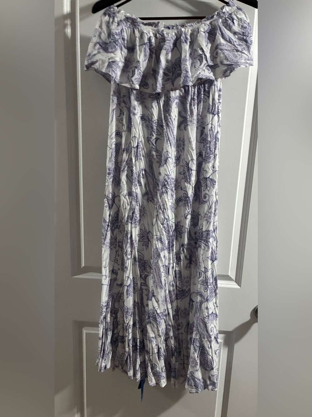 Cupshe White Maxi Dress with Blue Paisley Print